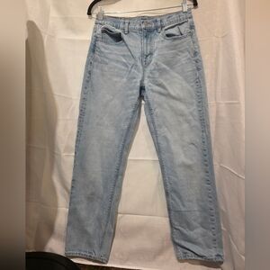 American Eagle Outfitters Light Wash Relaxed Fit Jeans. Sz 2